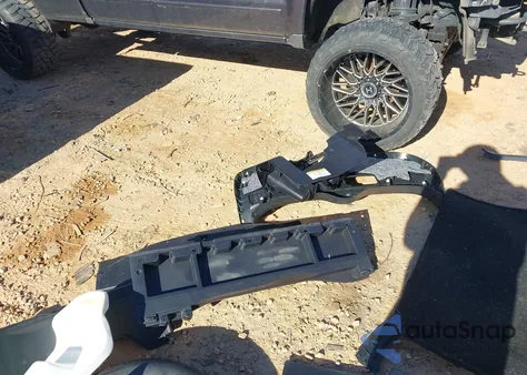 2018 Toyota Rav4 Xle z USA, uszkodzony, nr VIN JTMRFREV9JJ203012